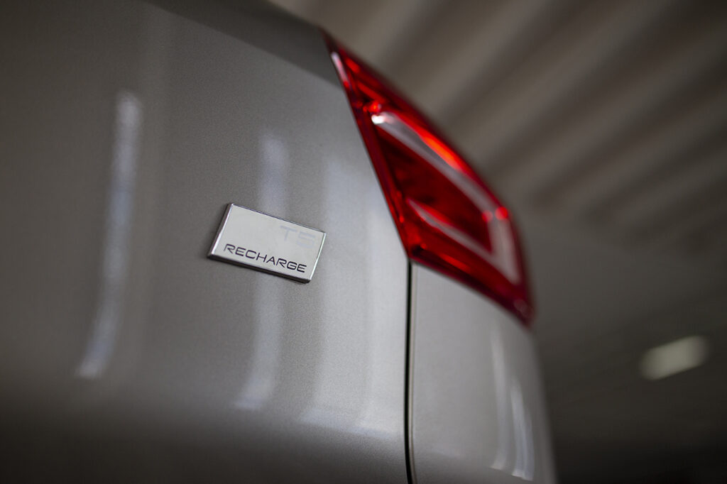 Volvo XC40 T5 Recharge badge