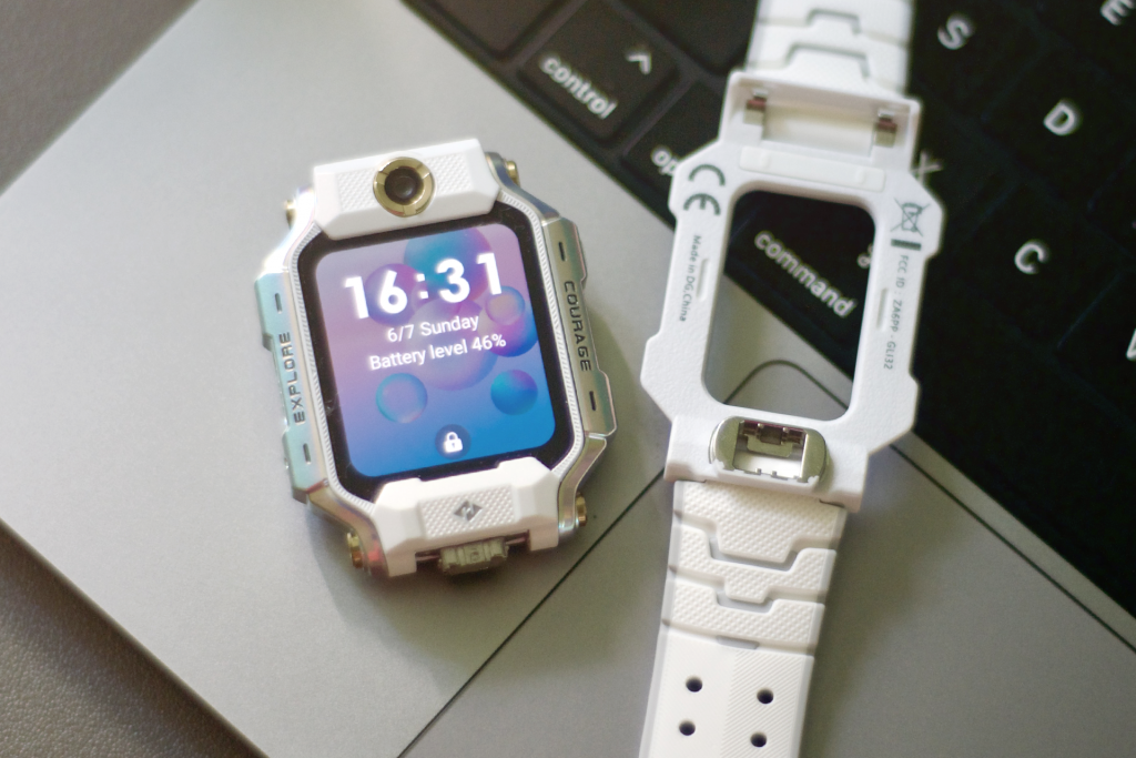 The imoo x10 watchphone detached from its strap