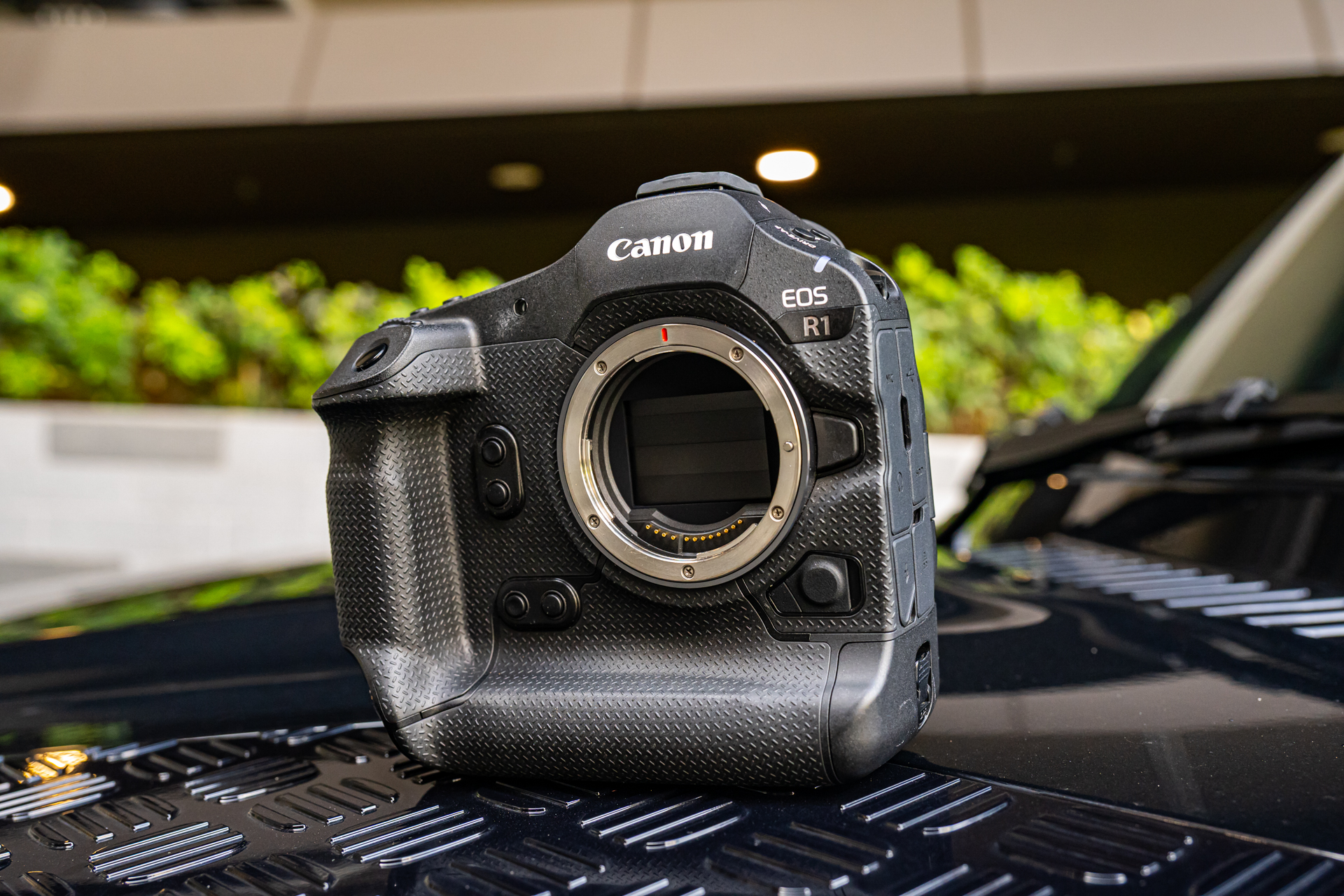 Canon R1
