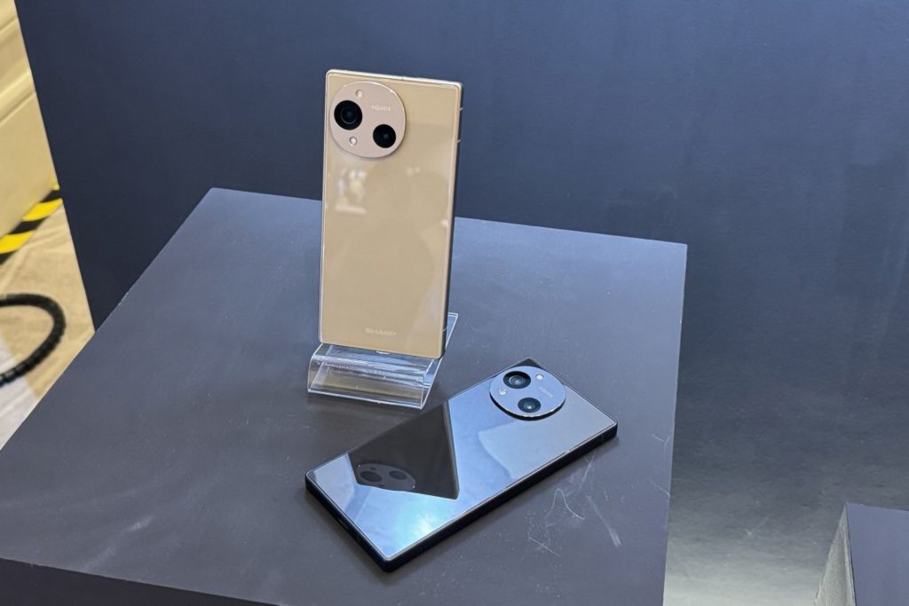 Sharp AQUOS R10 Smartphone colours