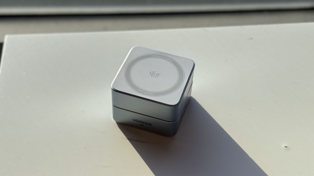 UGREEN MagFlow 2-in-1 Magnetic Wireless Charger (25W)