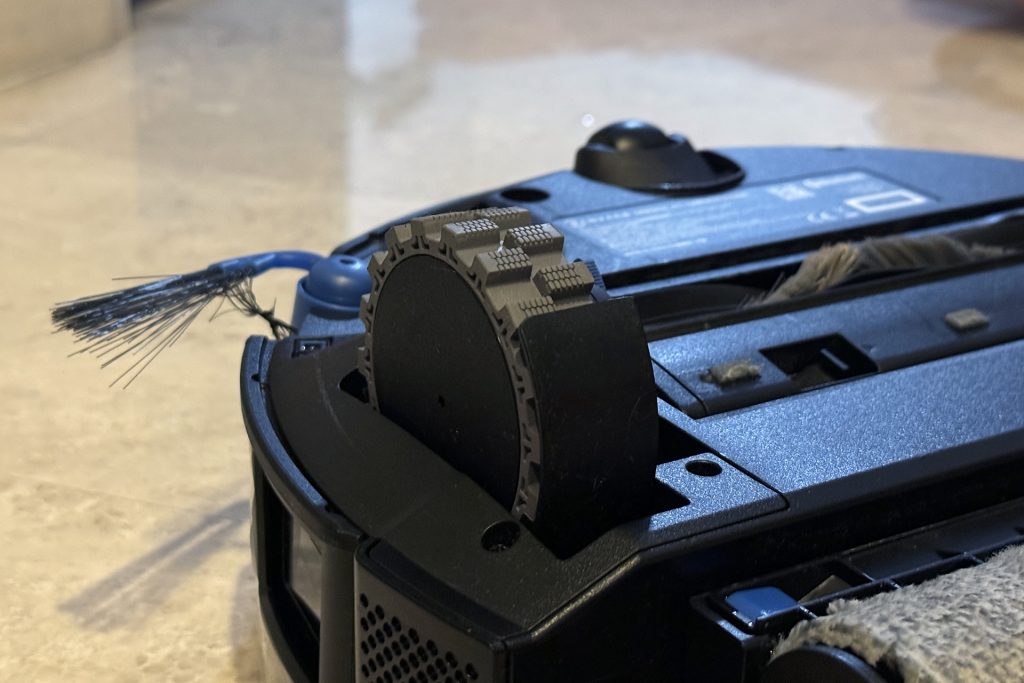 ECOVACS DEEBOT X11 OMNICYCLONE wheels
