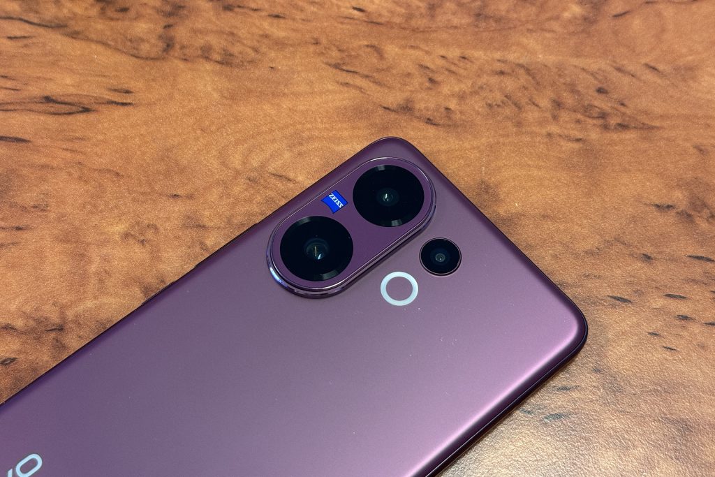 vivo V60 cameras