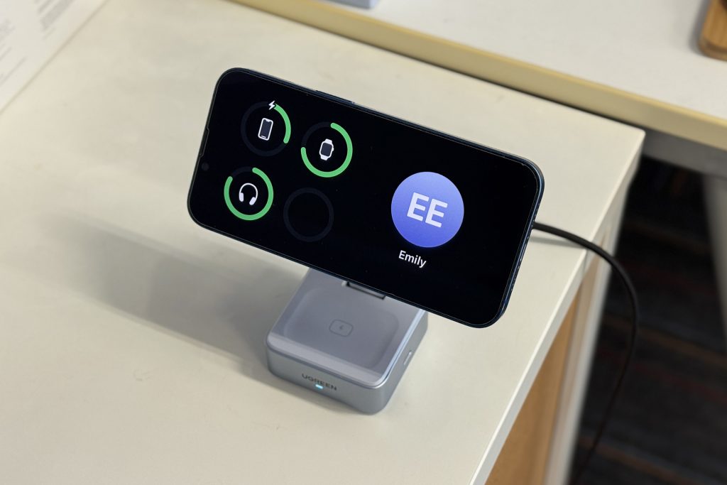 UGREEN MagFlow 2-in-1 Magnetic Wireless Charger (25W)