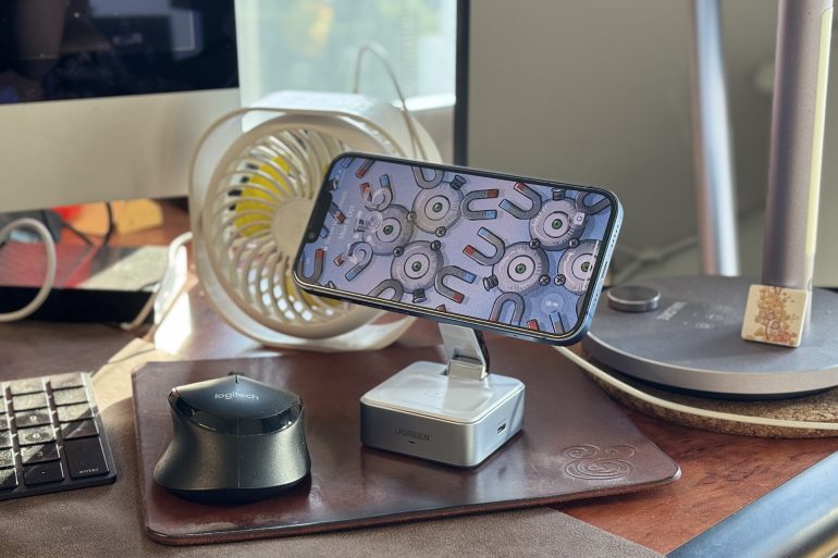 UGREEN MagFlow 2-in-1 Magnetic Wireless Charger (25W)