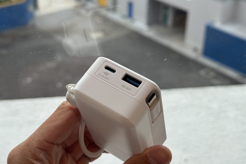 Anker Nano Retractable Power Bank outlets