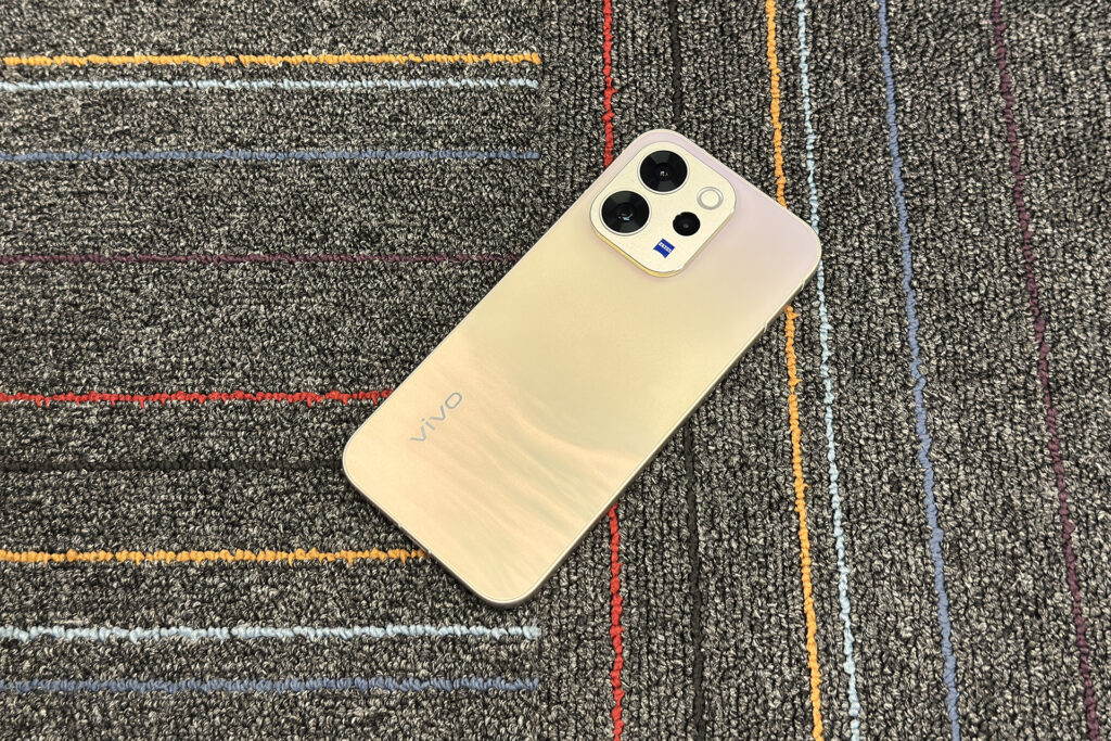 vivo V70