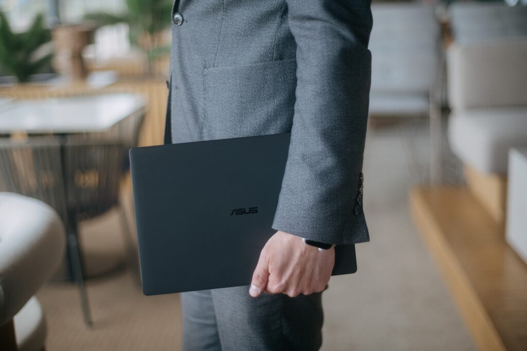 ASUS Expertbook Ultra