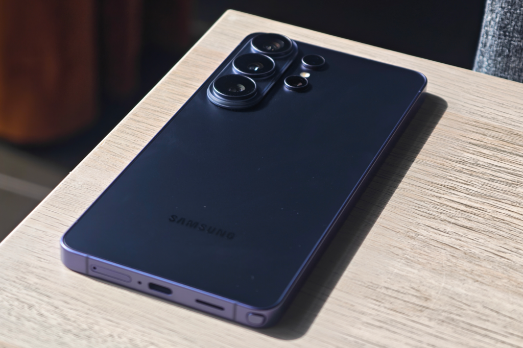 The Samsung Galaxy S26 Ultra aluminum body