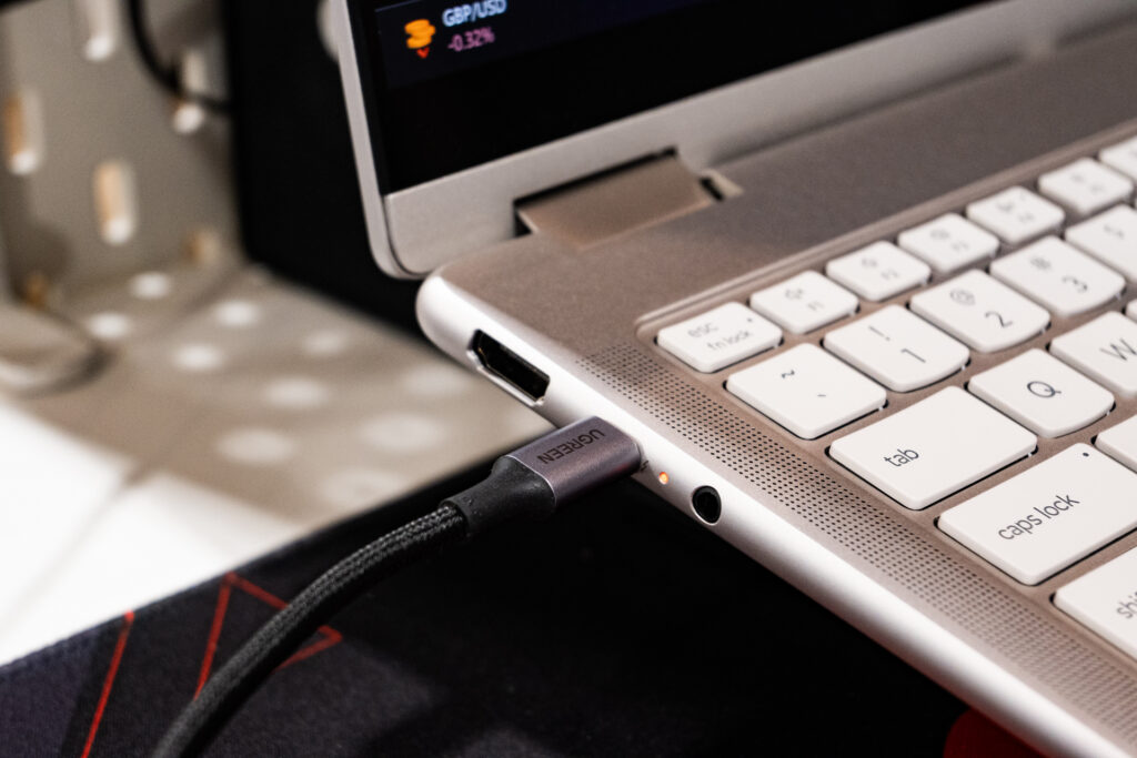 Lenovo Yoga 7i 2-in-1 ports