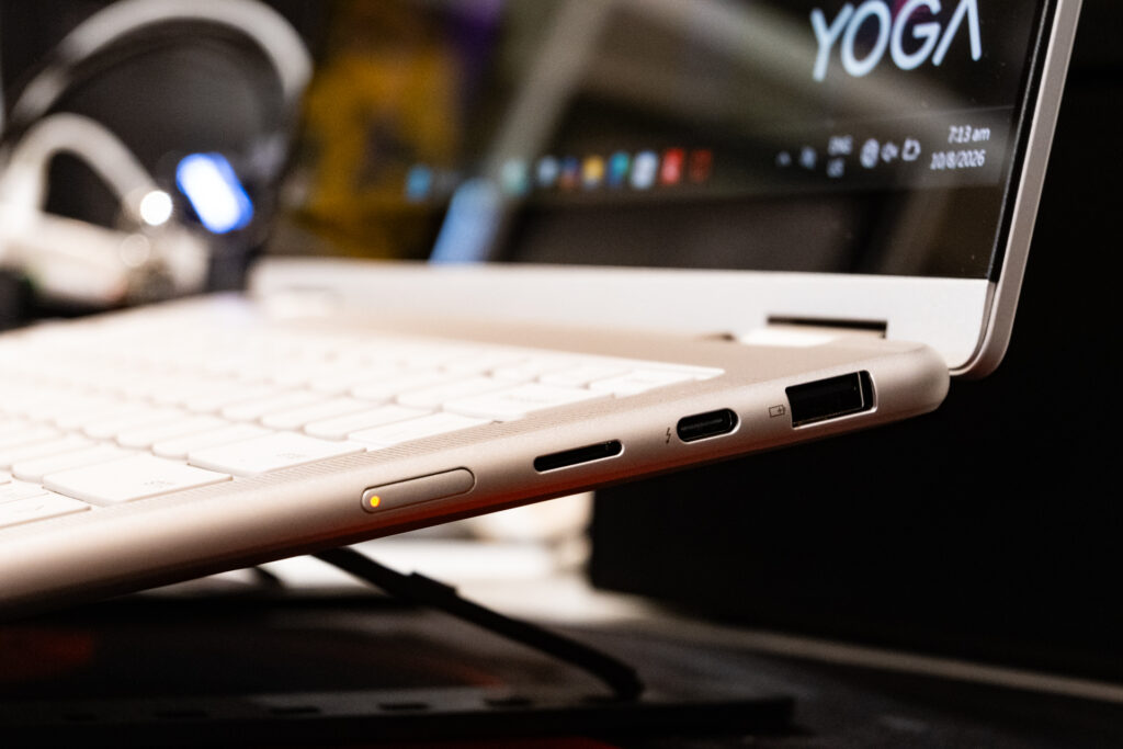 Lenovo Yoga 7i 2-in-1 ports